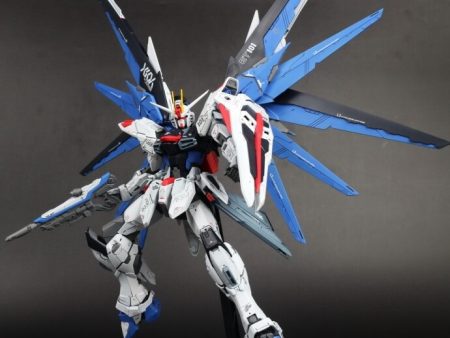 DB MG 1 100 Gundam Model ZGMF-X10A Freedom 2.0 Destroy Armor Unchained Mobile Suit Kids Toys BANDAI on Sale