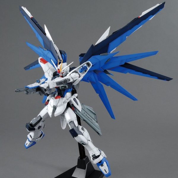 DB MG 1 100 Gundam Model ZGMF-X10A Freedom 2.0 Destroy Armor Unchained Mobile Suit Kids Toys BANDAI on Sale